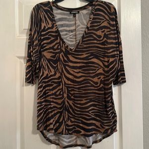 Express High/Low Zebra Print 3/4 Sleeve Tee